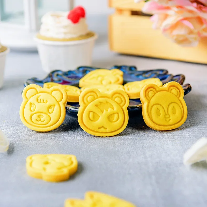 ケーキクッキーどうぶつの森カッターかわいいアニメフィギュアD - Kitchen Baking Decor のレビューと価格